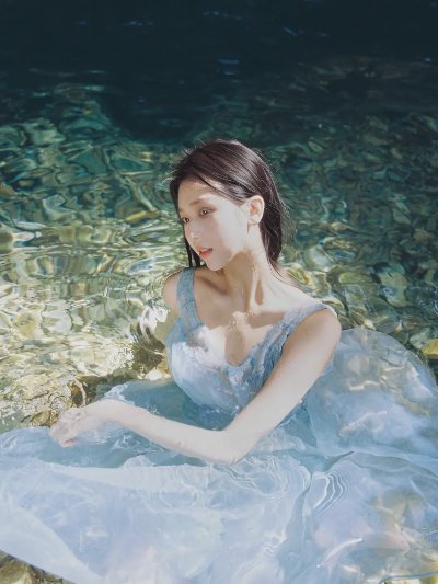 溪涧少女与光的共舞，8 张水人像的摄影技巧 - 图片 1