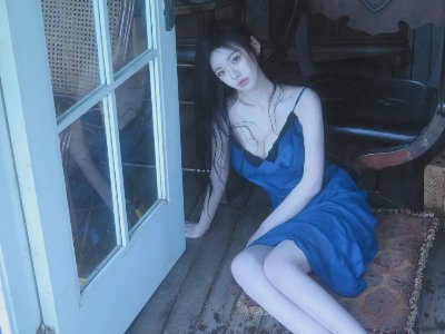 复古宅家拍照！蓝色吊带连衣裙，8 个姿势拿捏慵懒松弛感 - 图片 3