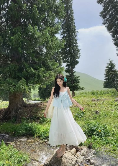 旅游拍照不知道摆什么姿势？穿长裙可以用的万能拍照姿势！自由又有氛围感 - 图片 2