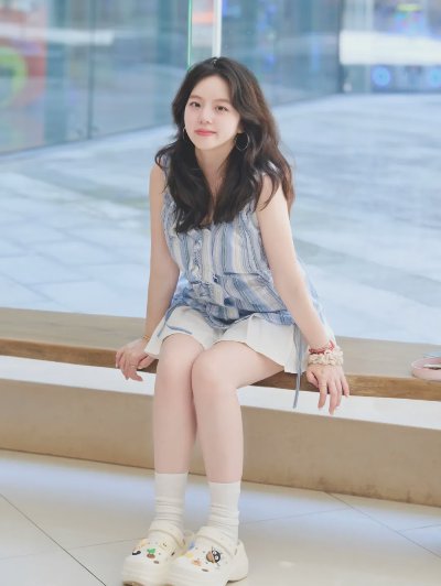 生动比漂亮更重要！8个甜妹拍照姿势，减龄又可爱，元气感满满 - 图片 3