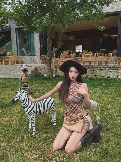Jenny｜从斩女到不设限，多变风格里，衣服是旅行中最合拍的 “旅伴” - 图片 3