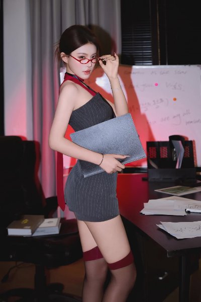 极品黑丝美腿妩媚秘书写真 - 图片 2
