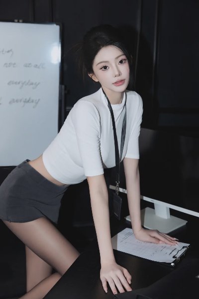 S曲线身材秘书黑丝美腿写真 - 图片 4