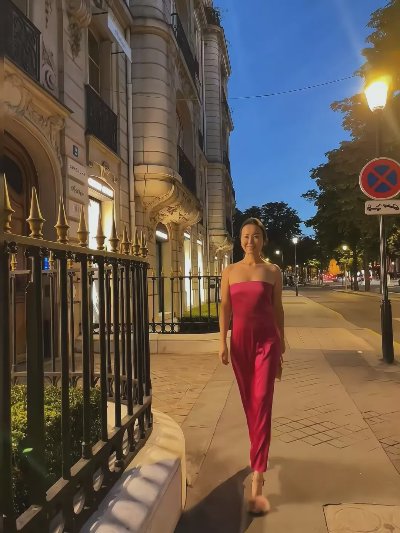 在巴黎演女主：住白马、看神马、牵黑马 - 图片 1