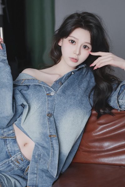 极品御姐香肩玉腿美足写真 - 图片 1