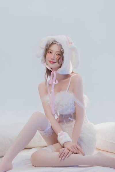 软萌兔系女友白蕾丝美腿写真 - 图片 1