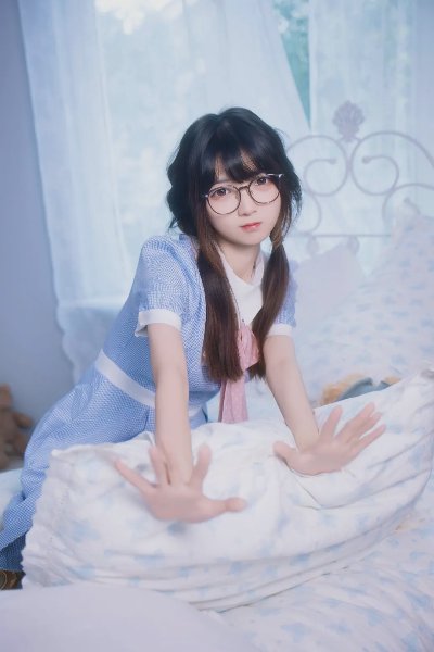斯文甜妹连衣裙白袜写真 - 图片 5