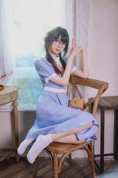 斯文甜妹连衣裙白袜写真 - 图片 4