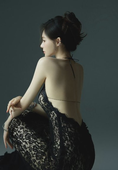 黑色露背蕾丝裙极品美腿写真 - 图片 2