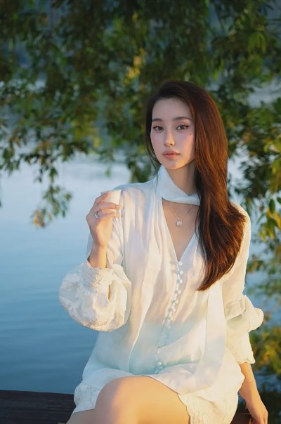 气质女人味怎么拍？5个不张扬又出片的拍照姿势，谁拍谁漂亮！ - 图片 2
