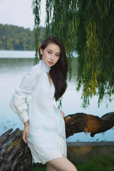 气质女人味怎么拍？5个不张扬又出片的拍照姿势，谁拍谁漂亮！ - 图片 4