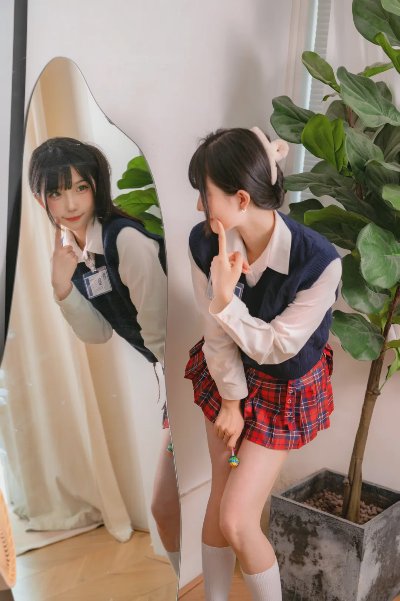 JK制服清纯少女美腿写真 - 图片 3