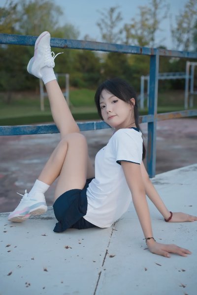 运动风妹妹马尾辫美腿写真 - 图片 2