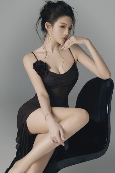 吊带蕾丝裙御姐美腿玉足写真 - 图片 3
