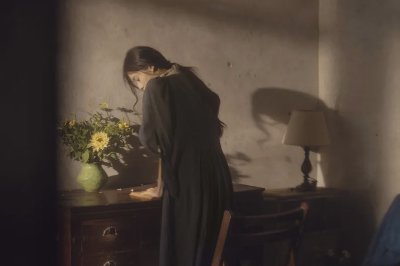 亚麻质地的少女 - 图片 3
