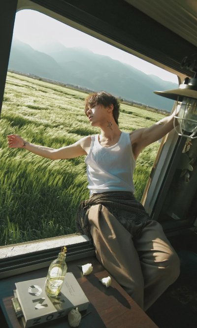 iPhone壁纸 | 自由感人物壁纸 - 图片 2