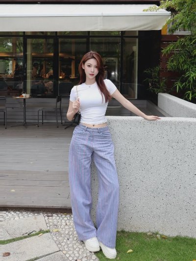 户外拍照几个小动作，松弛漂亮，出片自然身材好 - 图片 1