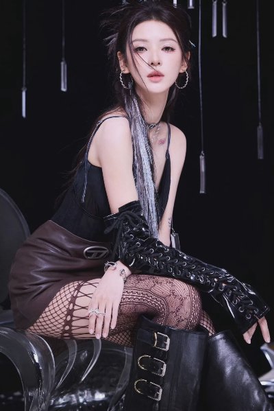 明星｜张予曦网袜长靴的黑色穿搭魅力 - 图片 3