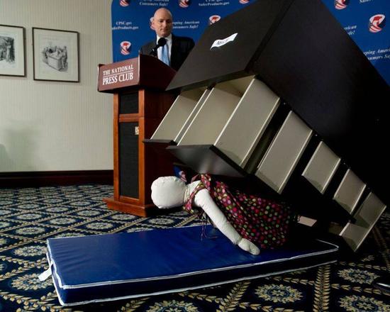 外媒头条:委内瑞拉让军队接管.